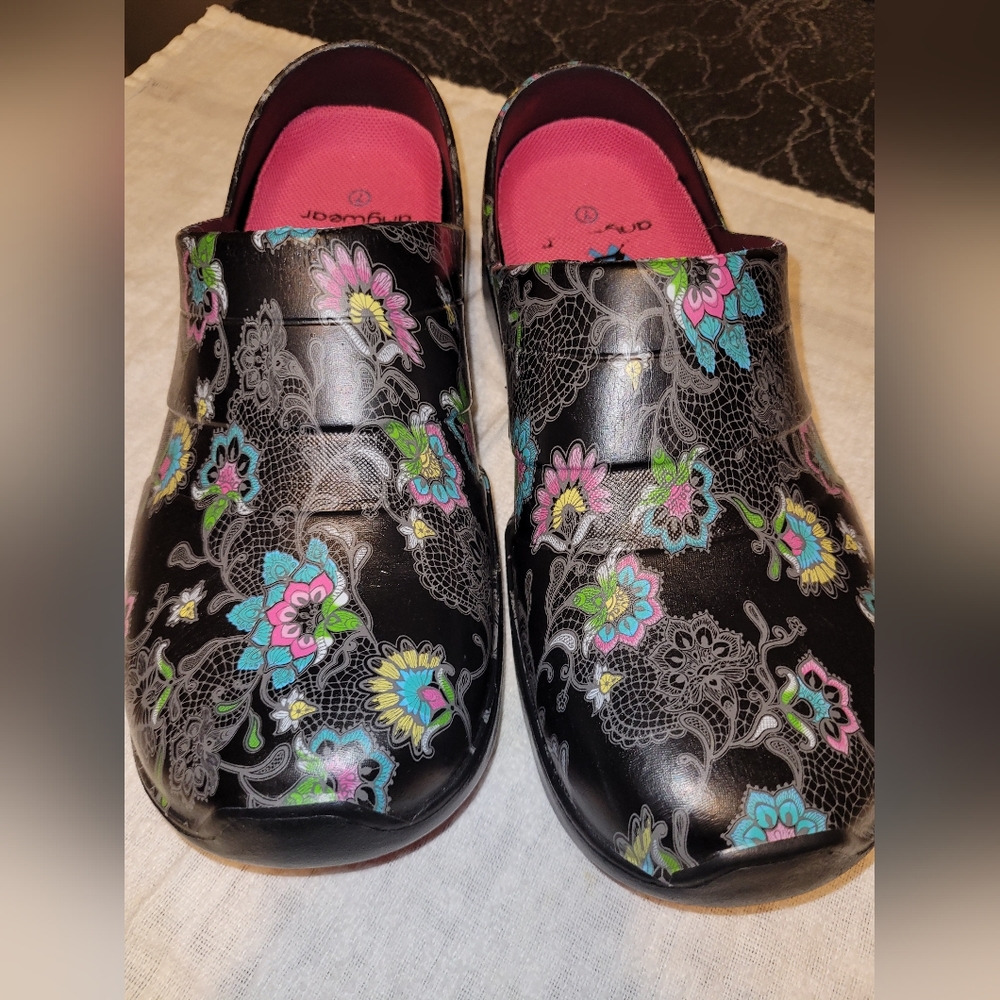 Nursing clogs